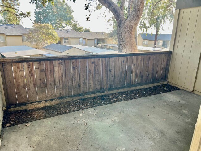 Building Photo - Charming and Cozy Two Bedroom apartment in North Vallejo with Great Views
