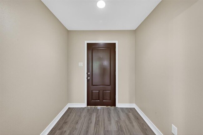 Building Photo - 6906 Pembrough Ln