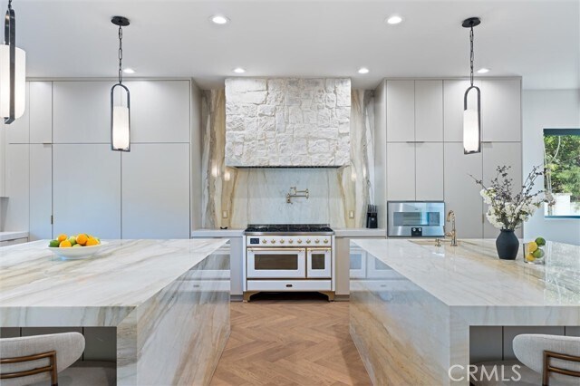 Building Photo - 17437 Oak Creek Ct