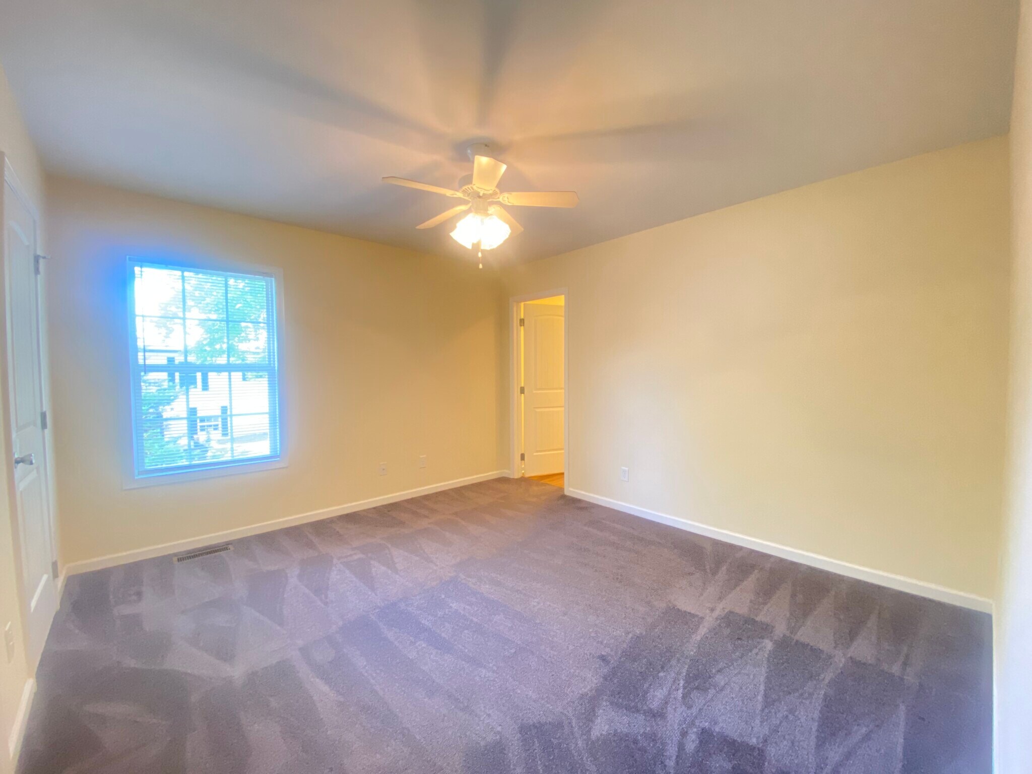 Building Photo - 200 E 14th St