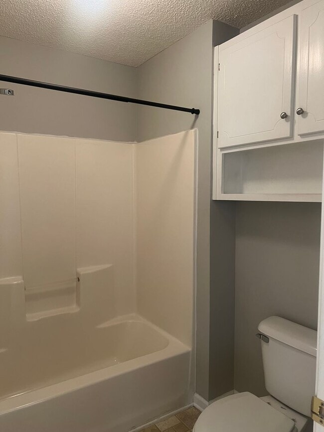 Building Photo - 102 S Spring View Dr