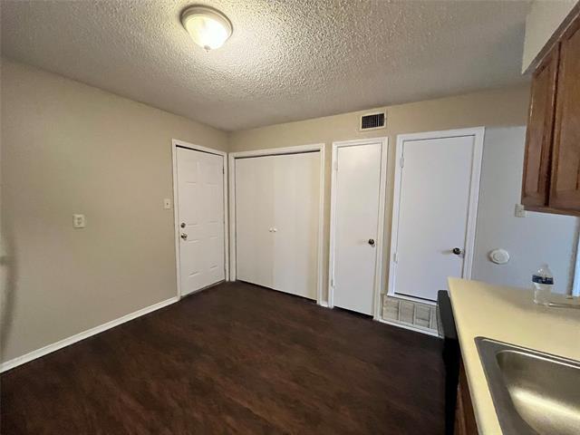 Building Photo - 3047 Olympia Dr