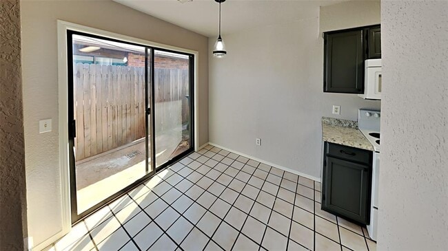Building Photo - 1012 Dustin Dr