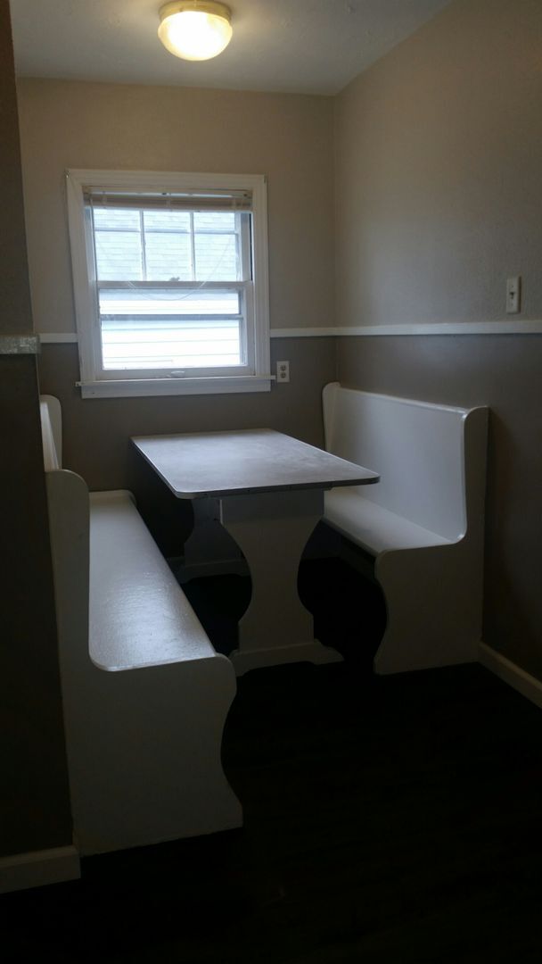 Building Photo - Nebraska Duplex 1