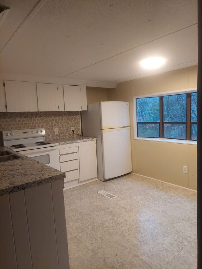 Building Photo - Waverly Hall (Harris County) Lake View