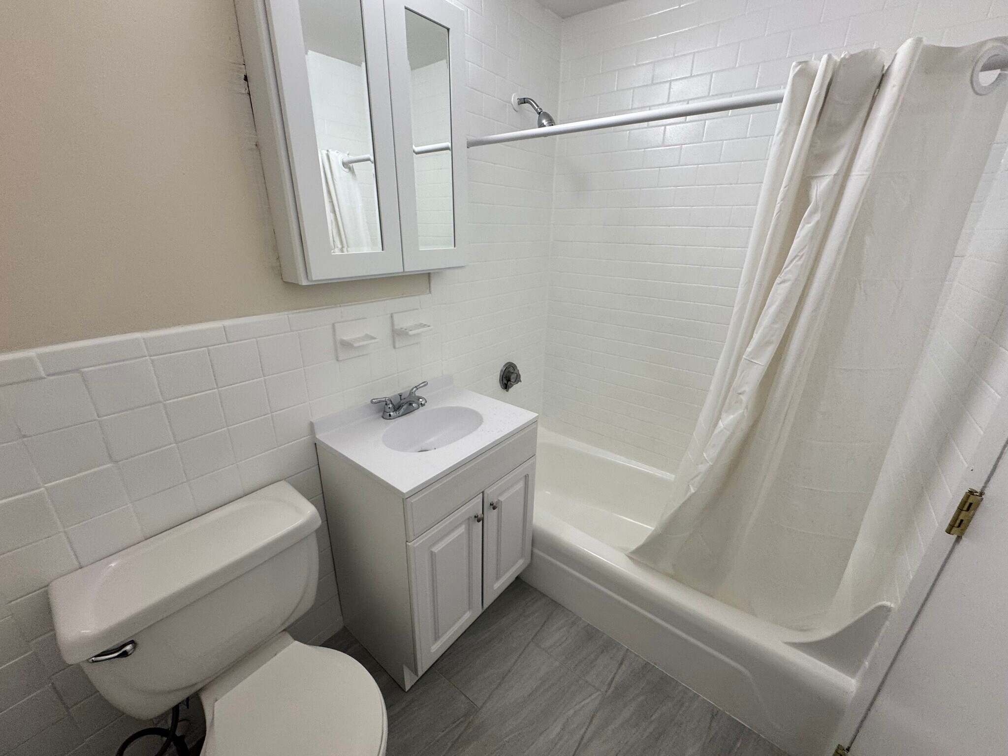 Building Photo - 95 Gardner St