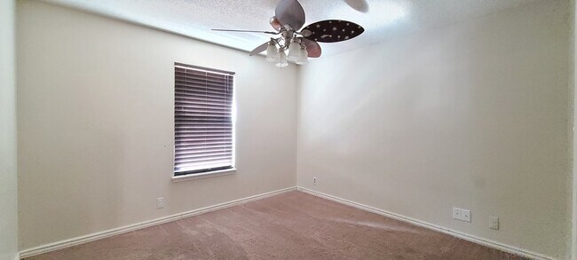 Building Photo - 3802 Fairgreen Ct