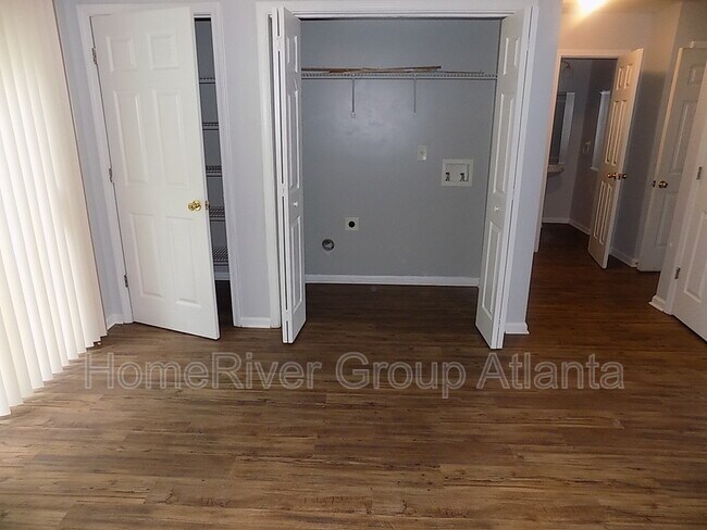 Building Photo - 460 Springbottom Ct SE