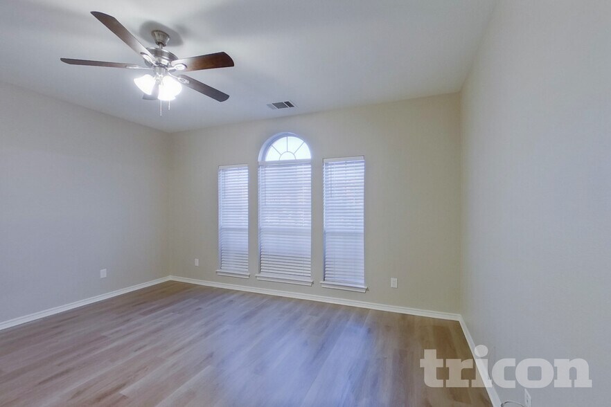 Building Photo - 1082 Suffolk Ln