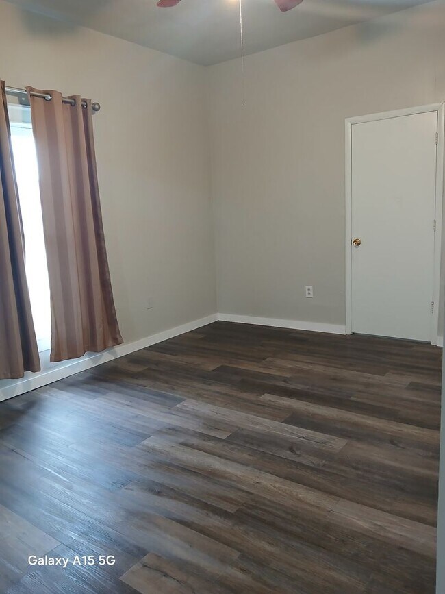 Building Photo - Charming 2-bedroom, 1-bath