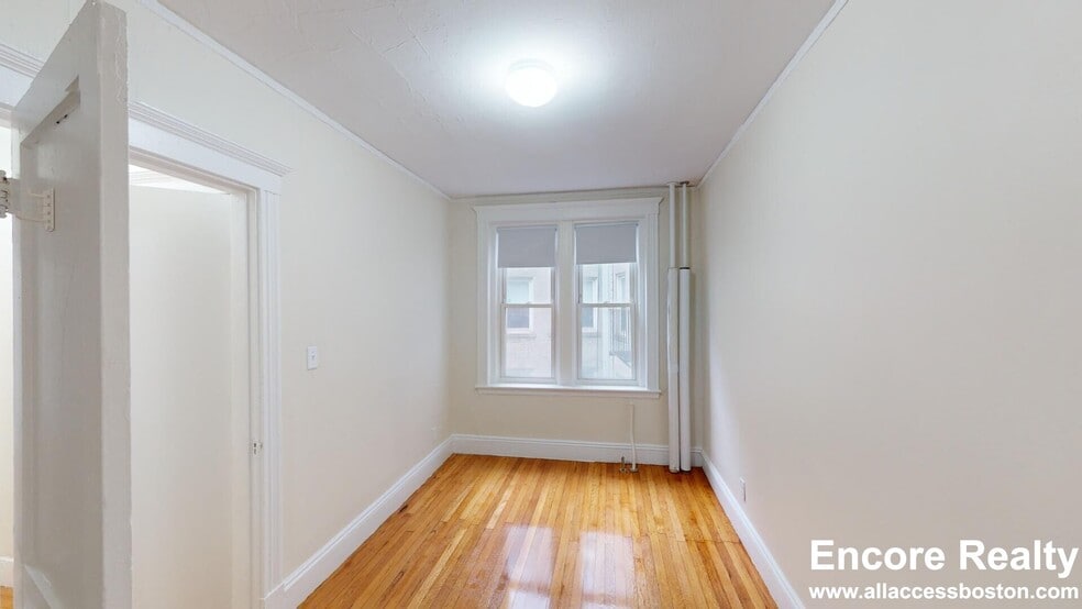 Building Photo - 235 Park Dr