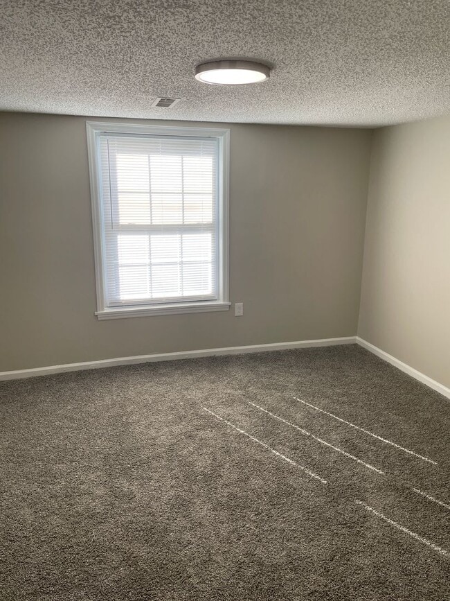 Building Photo - 631 Junia Ave