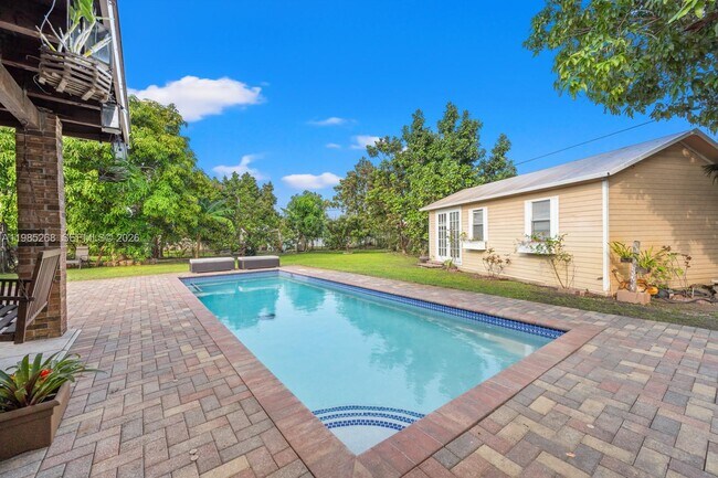 Building Photo - 3605 SW 122nd Pl