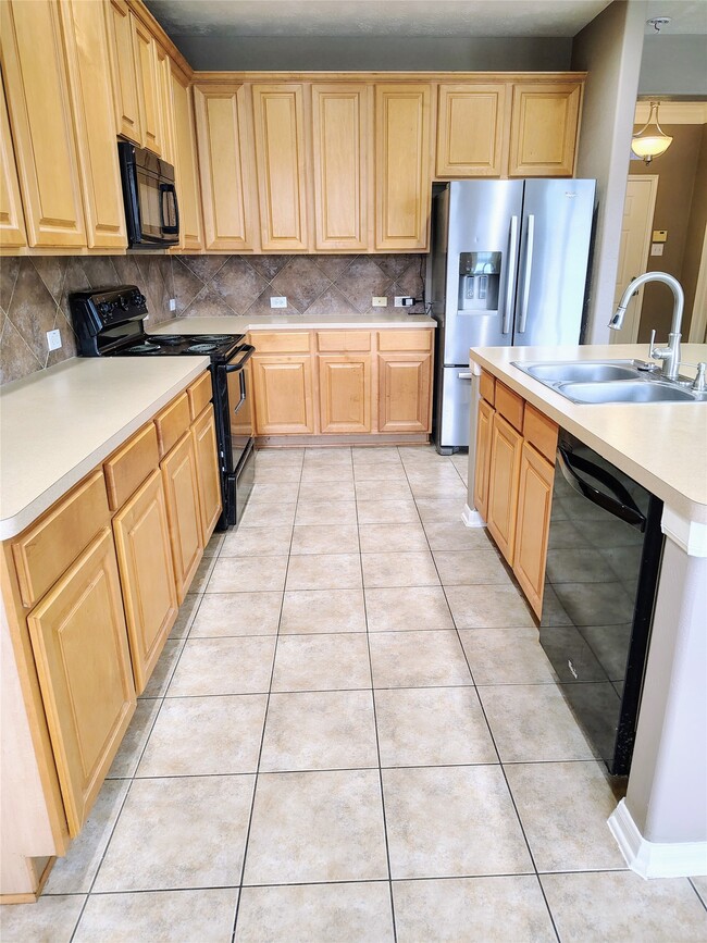 Building Photo - 6126 Menor Crest Dr