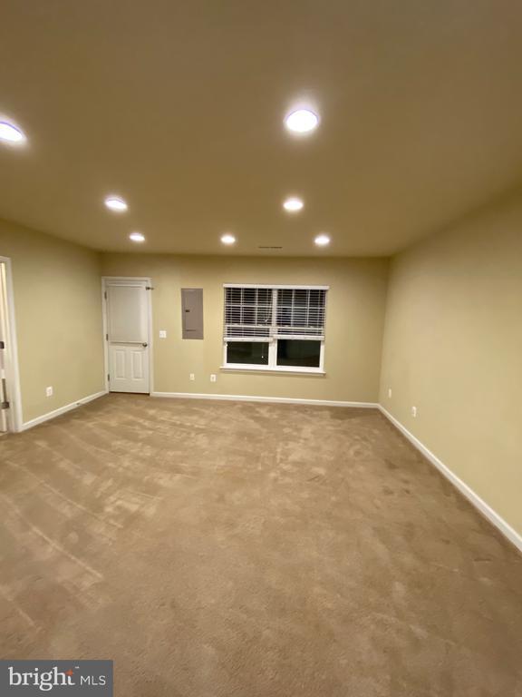 Building Photo - 104 Gretchen Ct