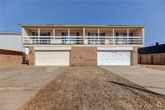 Building Photo - 3 Bedroom/2Bath/2Car Duplex- 2 Car Garage-...