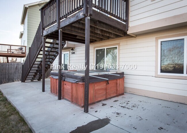 Building Photo - 985 Ridgebury Pl