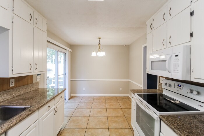 Building Photo - 5017 Dekalb Way