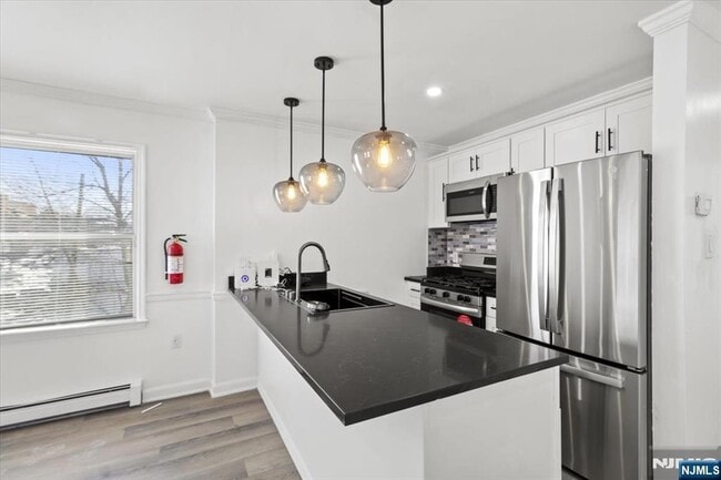 Building Photo - 17 Holsman St