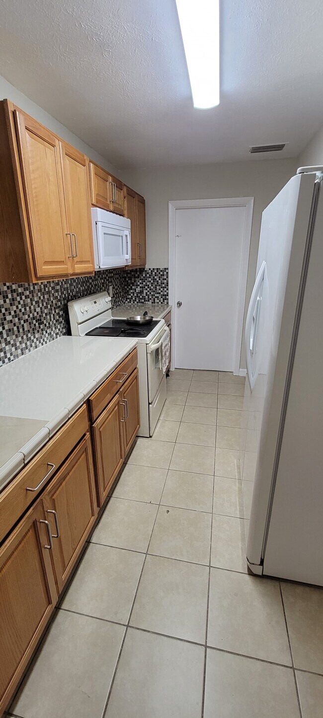 Building Photo - 102 Alabama Rd S