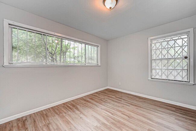 Building Photo - Affordable spacious 4BD/2BA single-family ...