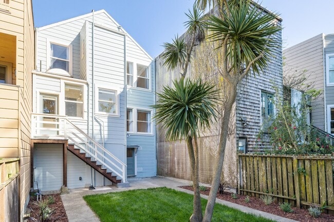 Building Photo - 123 10th Ave