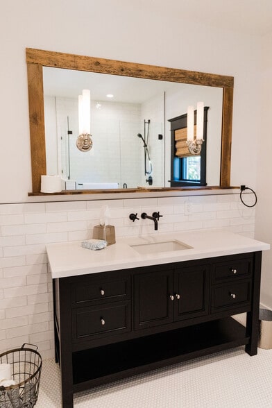 Vanity - 2510 Valencia St