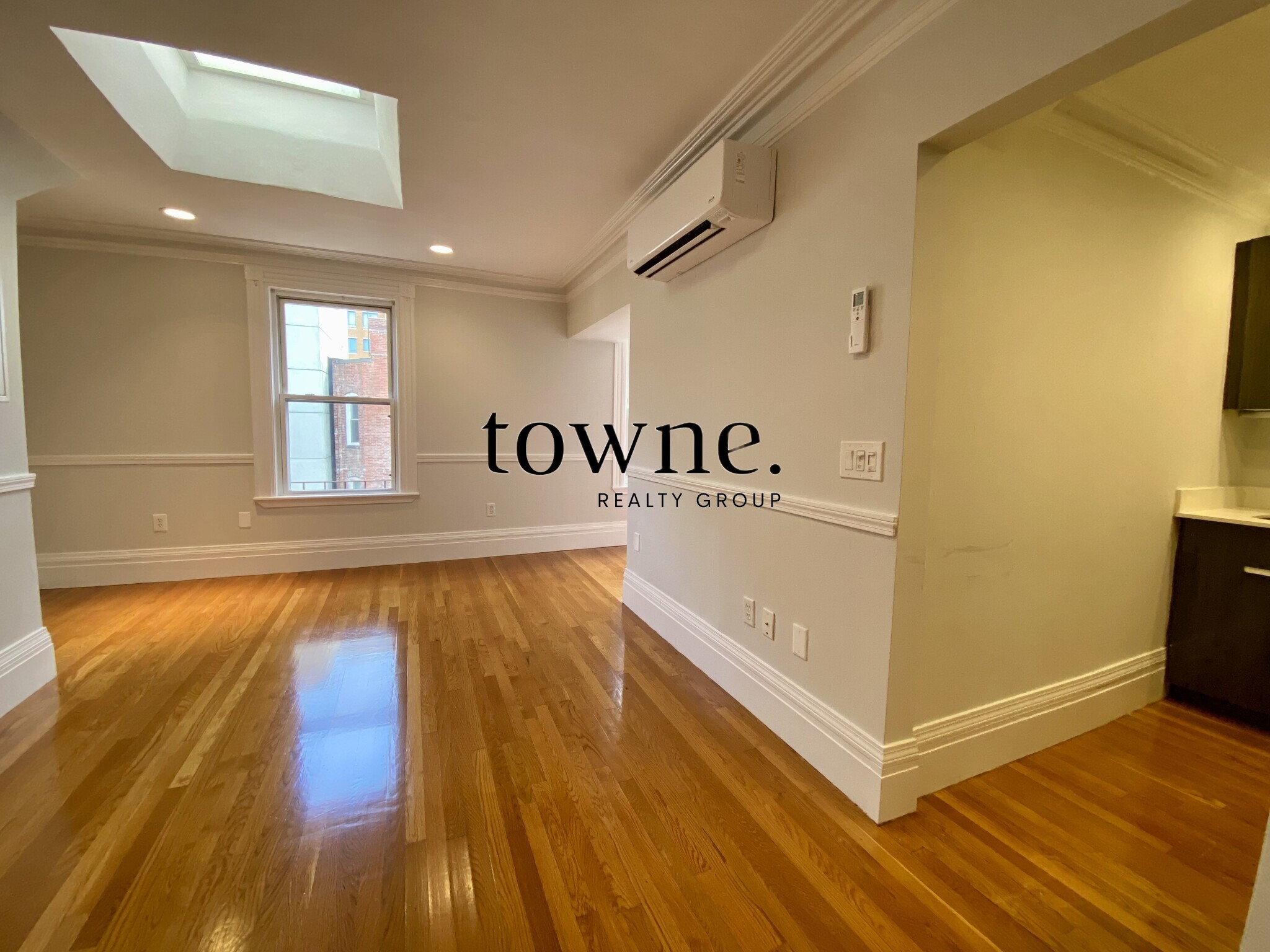 Building Photo - 215 Newbury St
