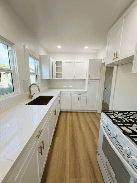 Building Photo - 1169 E Broadway