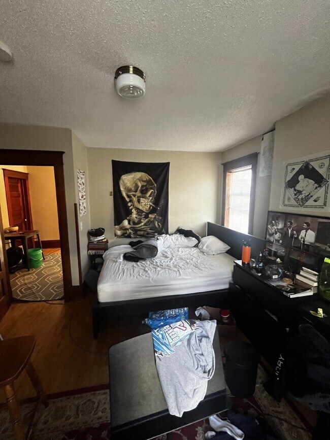 Building Photo - Cozy 4 Bed 1 Bath near UWEC!