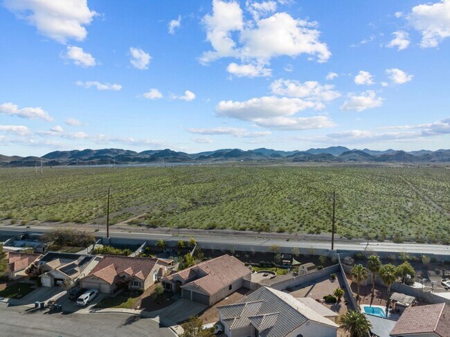 Building Photo - Spacious Single Story, 4 Bedroom "Henderso...