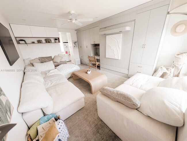 Building Photo - 1501 S Surf Rd