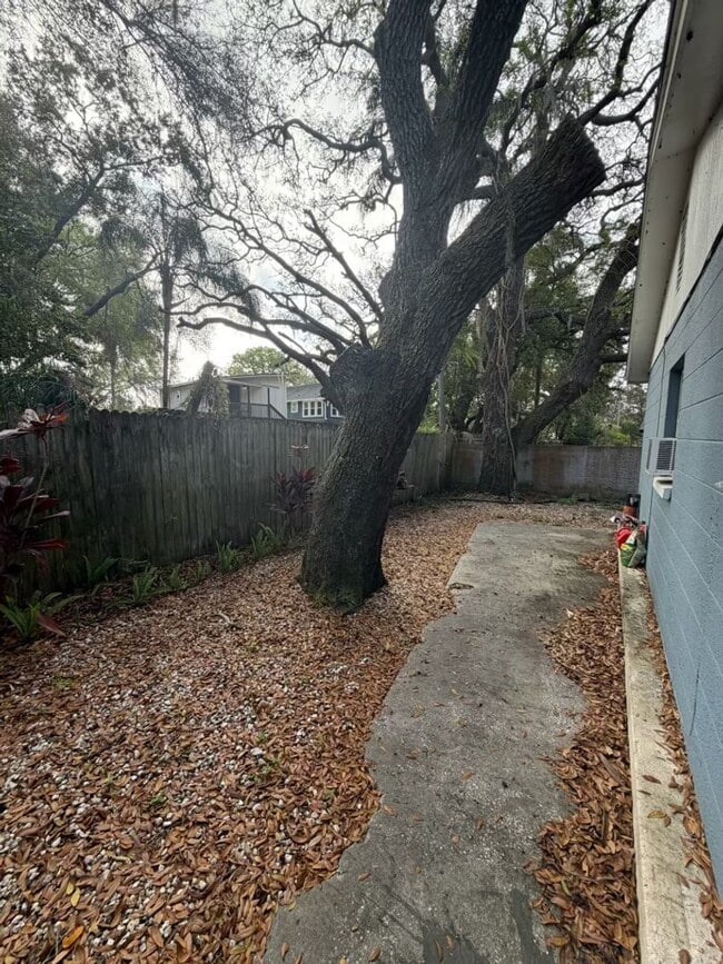 Building Photo - 3813 E Miller Ave