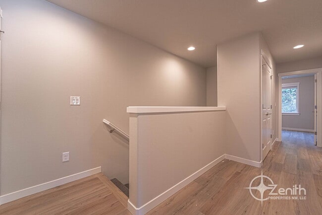 Building Photo - 4916 NE 2nd Ct