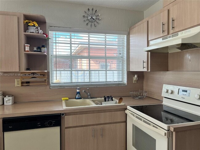 Building Photo - 120 SW 68th Ave