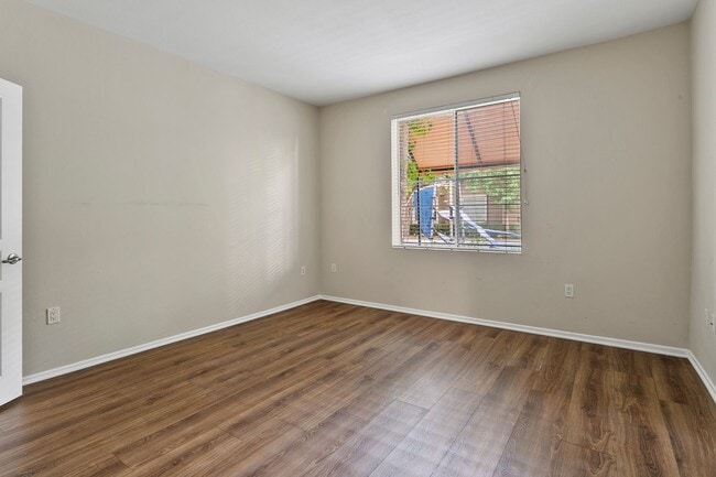 Building Photo - Irvine 2 Bed, 2 Bath With Amenities!!