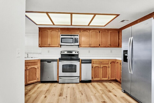 Building Photo - Great 3/2 in Crown Point!  Across from the street from bay access and available immediately!