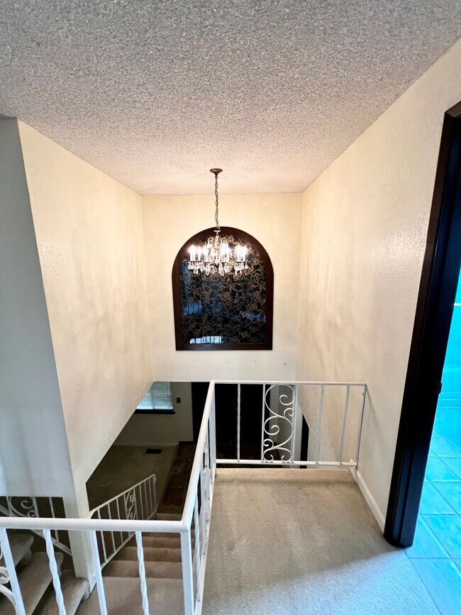 Building Photo - Beautiful home with a view in Bremerton.