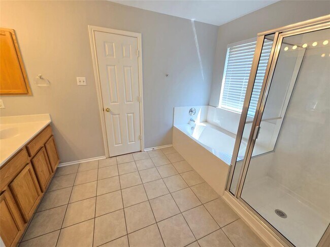 Building Photo - 2410 Charlie Harley Dr
