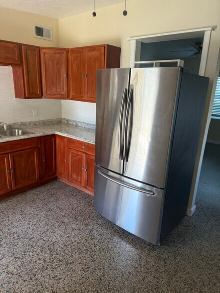 Building Photo - 1956 Rose Blvd