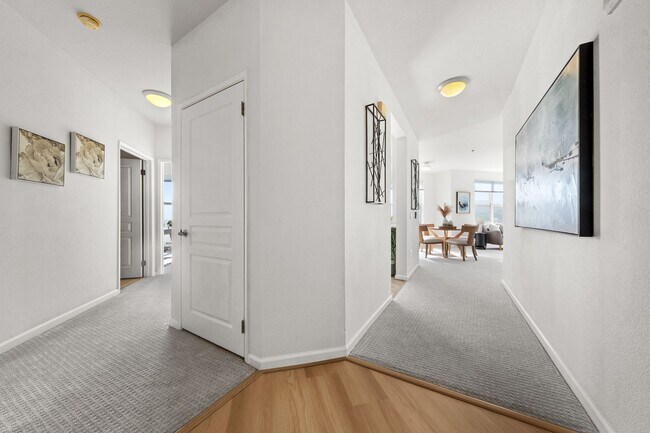 Building Photo - Epic REA - Top floor, Sweeping Views, 3 BR...