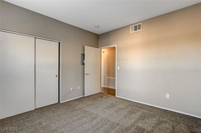 Building Photo - 8250 N Grand Canyon Dr