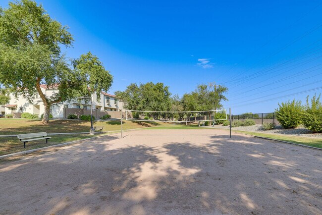 Building Photo - 2837 E Dunbar Dr