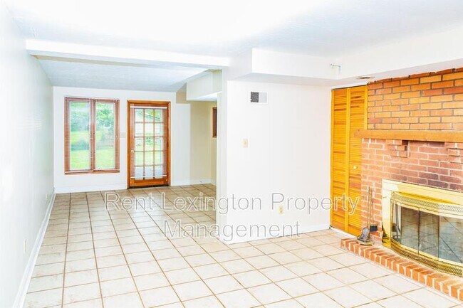 Building Photo - 657 Montclair Dr