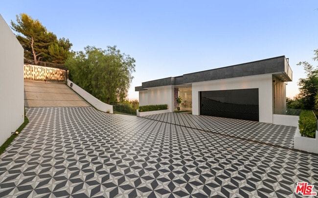 Building Photo - 7080 Mulholland Dr