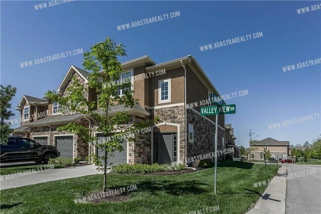 Building Photo - Like New Blue Valley Townhome-Available NOW!!