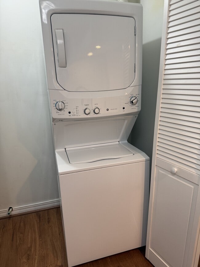 Building Photo - 6826 N Olive St