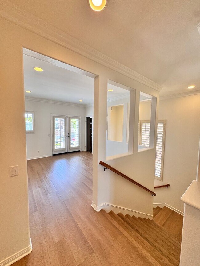 Building Photo - 326 Manila Ave
