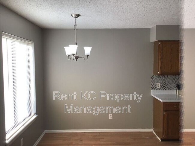 Building Photo - 208 W Meadow St