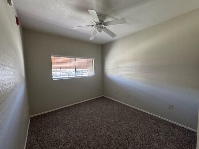 Building Photo - Southeast Phoenix Condo